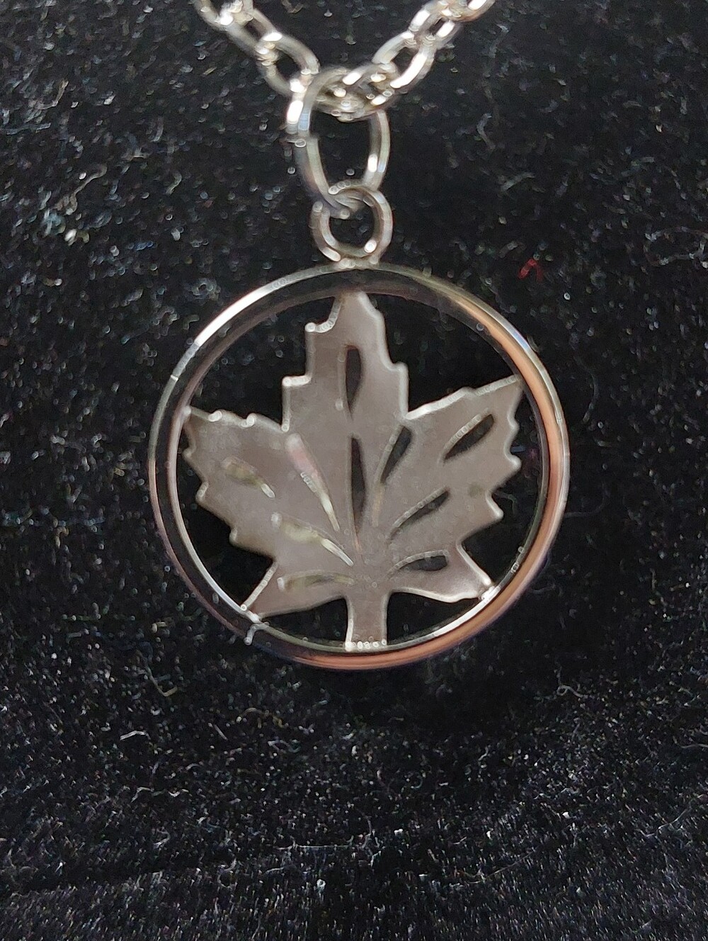 Vintage Bond Boyd Sterling Silver Maple Leaf Pendant Necklace 20"